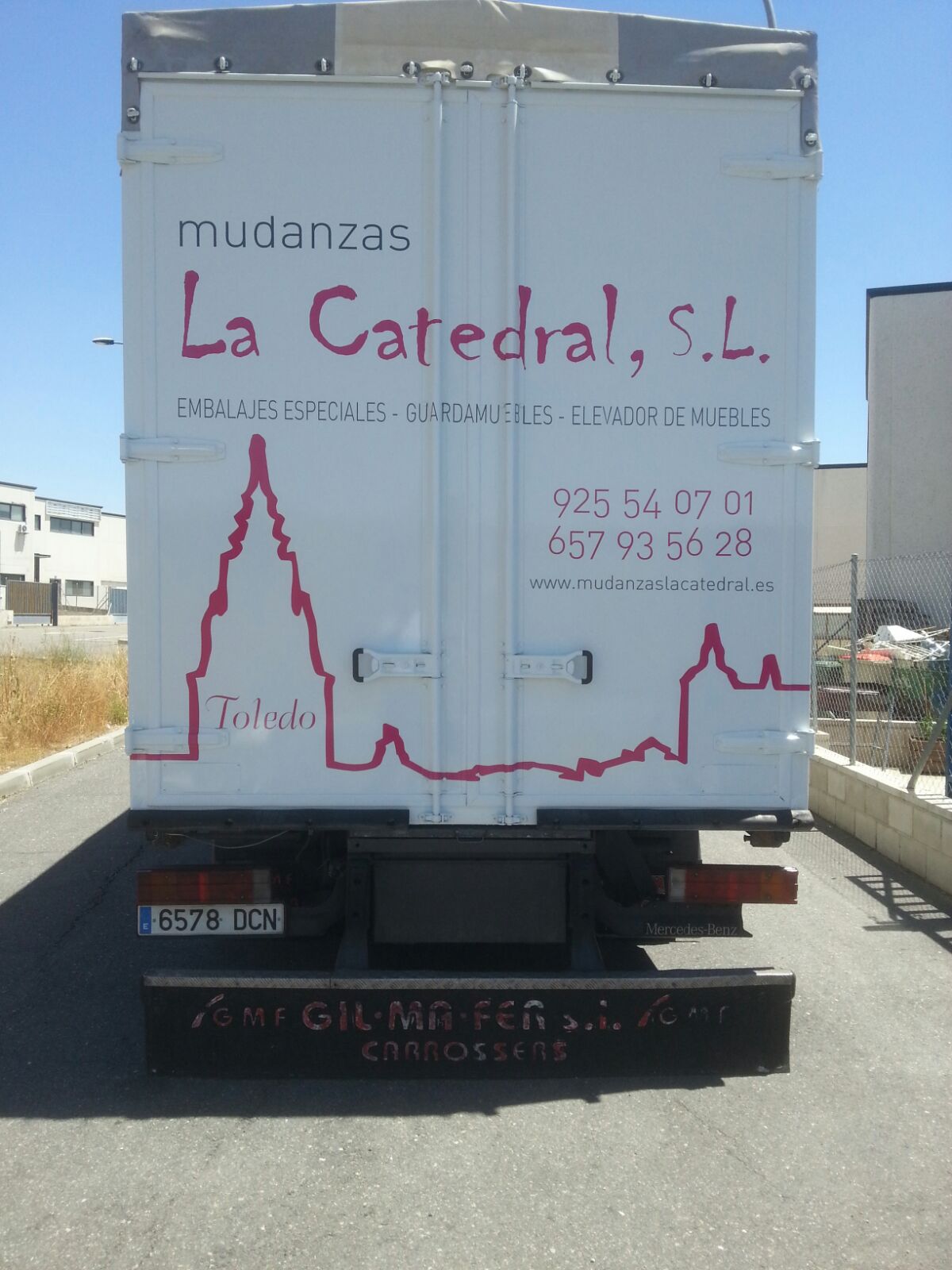 camión de Mudanzas y Guardamuebles La Catedral
